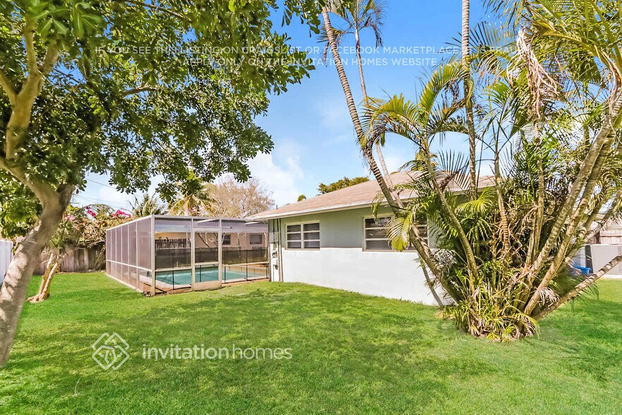 Building Photo - 1154 SW 27th Ave