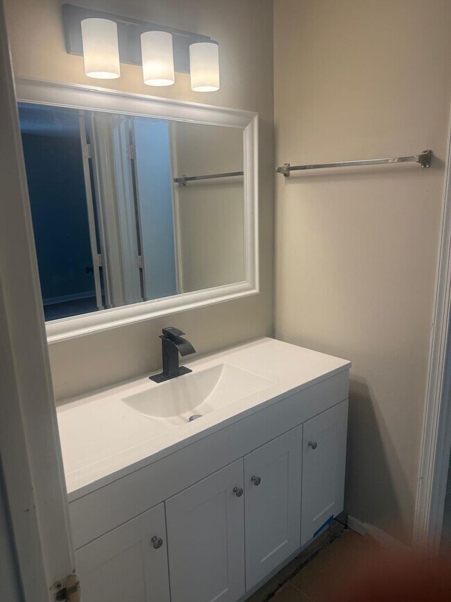 Building Photo - 3529 Lynhaven Dr