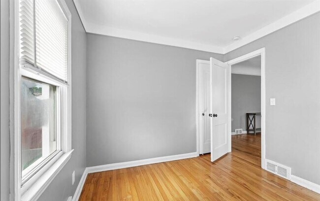 Building Photo - 14986 University St