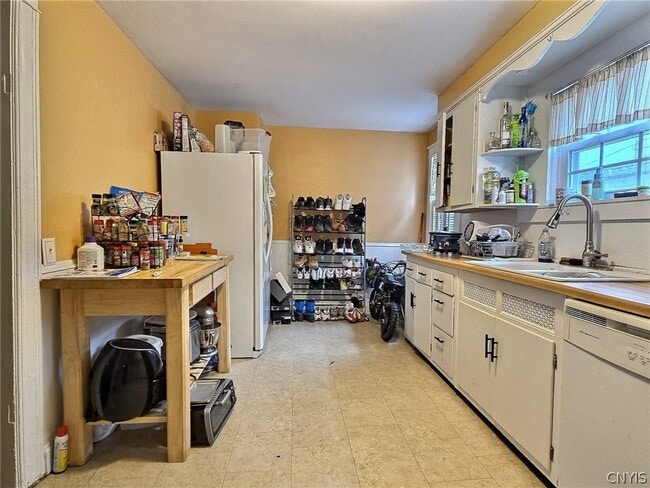 Building Photo - 213 Foster Ave