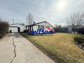 Building Photo - 2 Bed / 1 Bath Single-Level Home with Fenced Yard