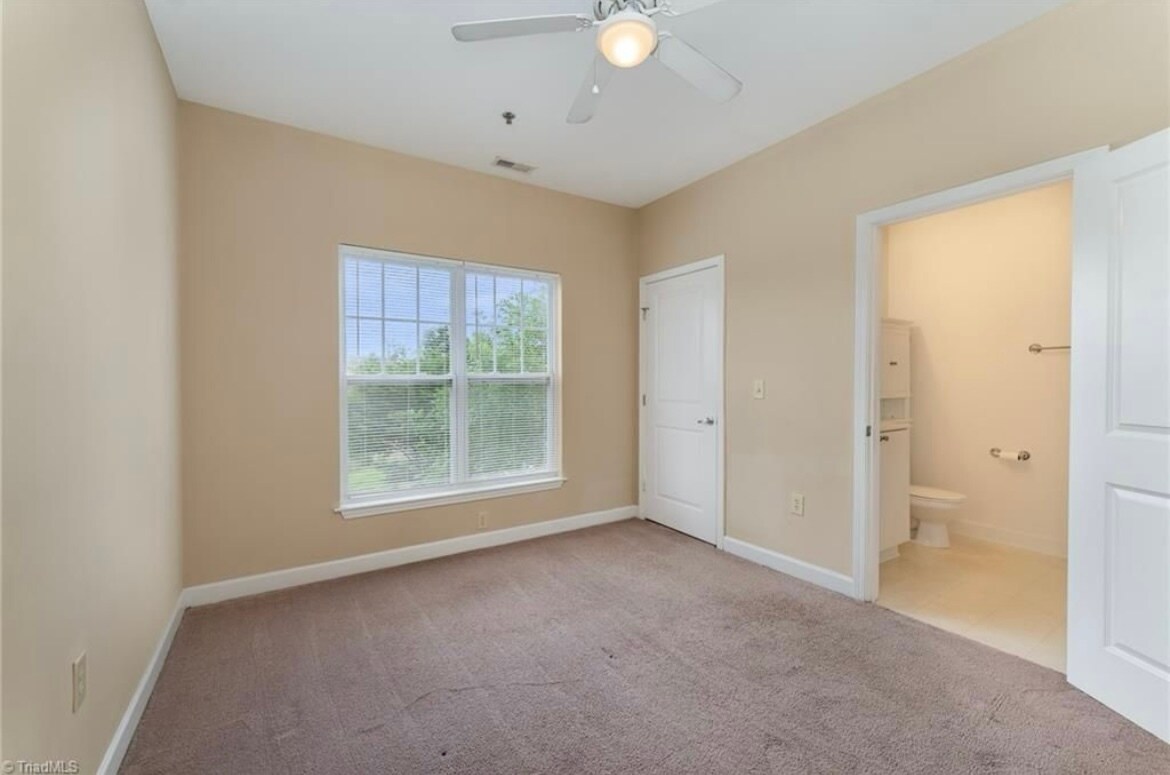 Building Photo - 102 Campus Walk Trl