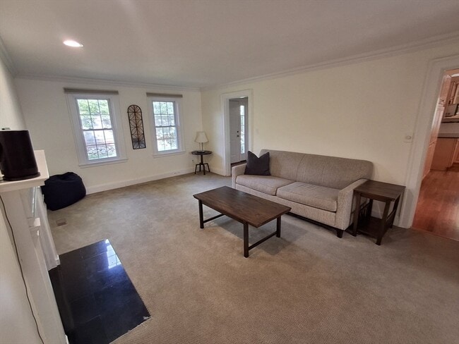 Building Photo - 6 Rockwood Ln