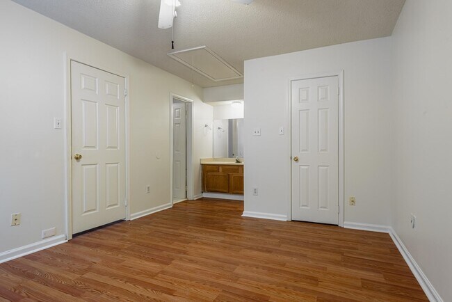 Building Photo - 124 Barksdale Ct