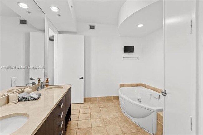 Building Photo - 18201 Collins Ave