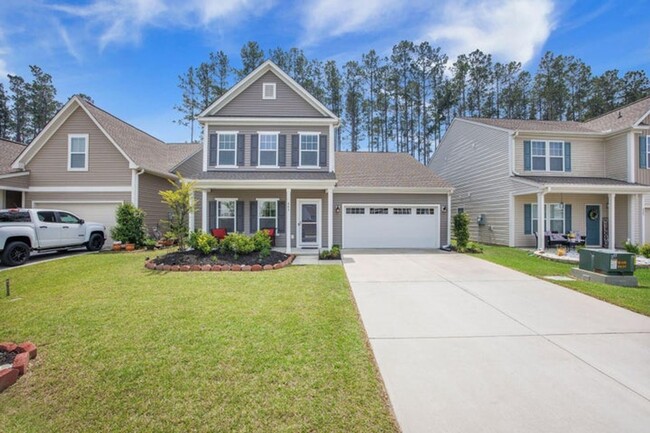 Primary Photo - Beautiful Traditional Home with Downstairs...
