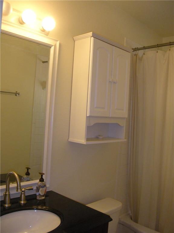 Building Photo - 1410 Romeria Dr