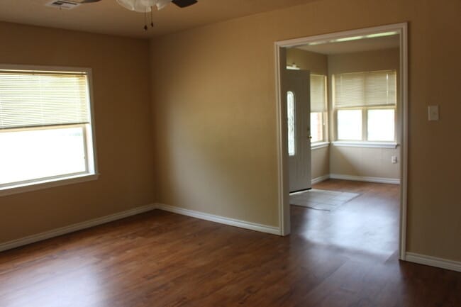 Building Photo - Pet friendly!!