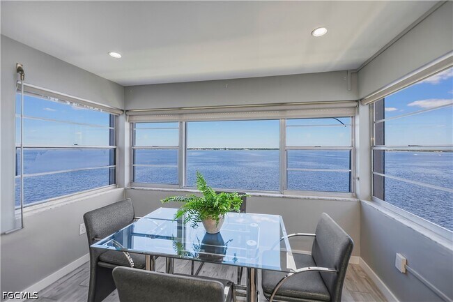 Building Photo - 1900 Clifford St