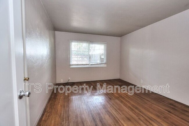 Building Photo - 3109-3111 Hampshire Drive