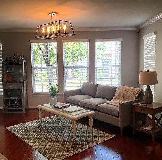 Building Photo - 9805 Castain Dr