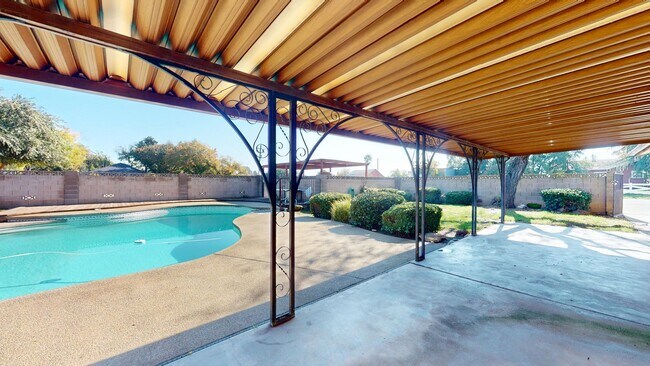 Building Photo - ****OPEN HOUSE**** Friday April, 31, 2026 @ 1-3pm