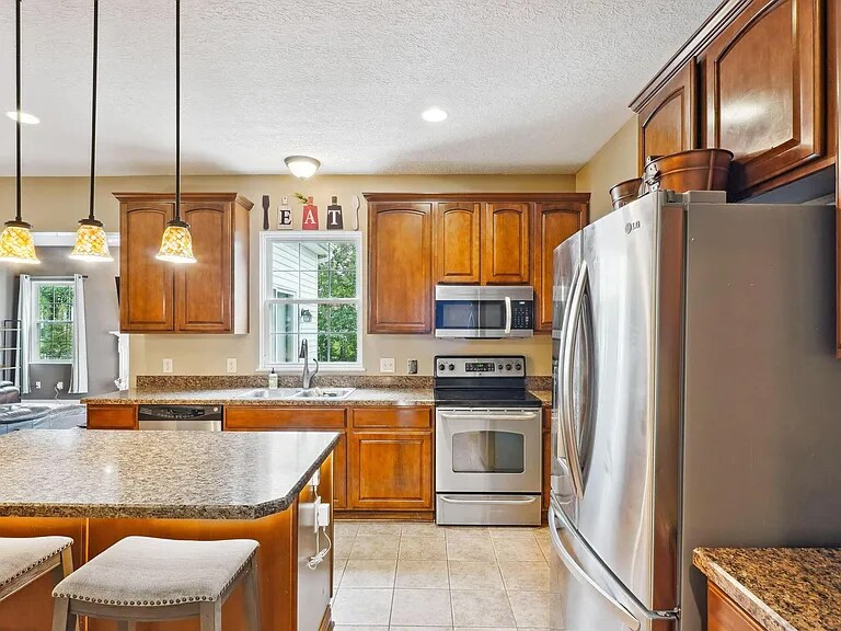 Building Photo - 6138 Highlander Dr