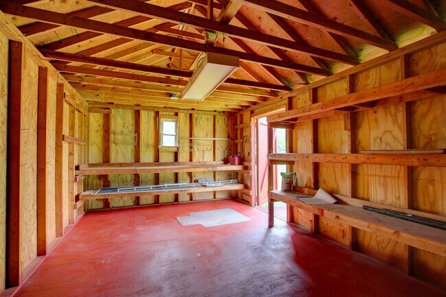 Building Photo - 729 Welsey Dr