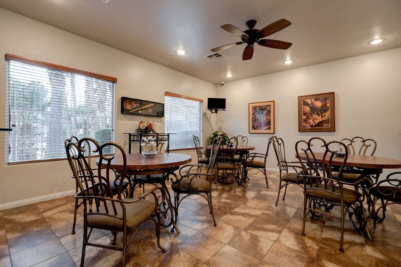 Building Photo - 2305 W Horizon Ridge Pkwy