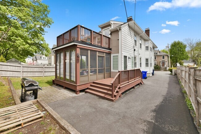 Building Photo - 14 Westover St