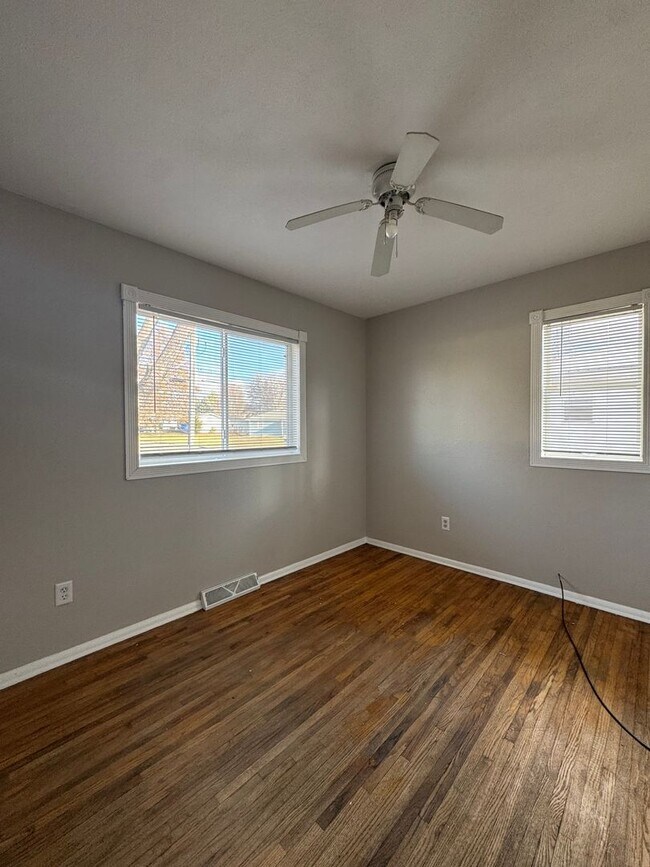 Building Photo - 3 bd 1ba charming home in Hudson IA for rent