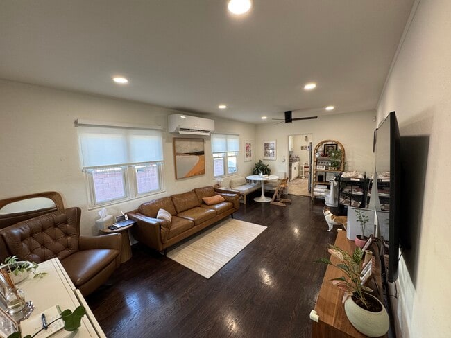 Building Photo - 282 E 51st St