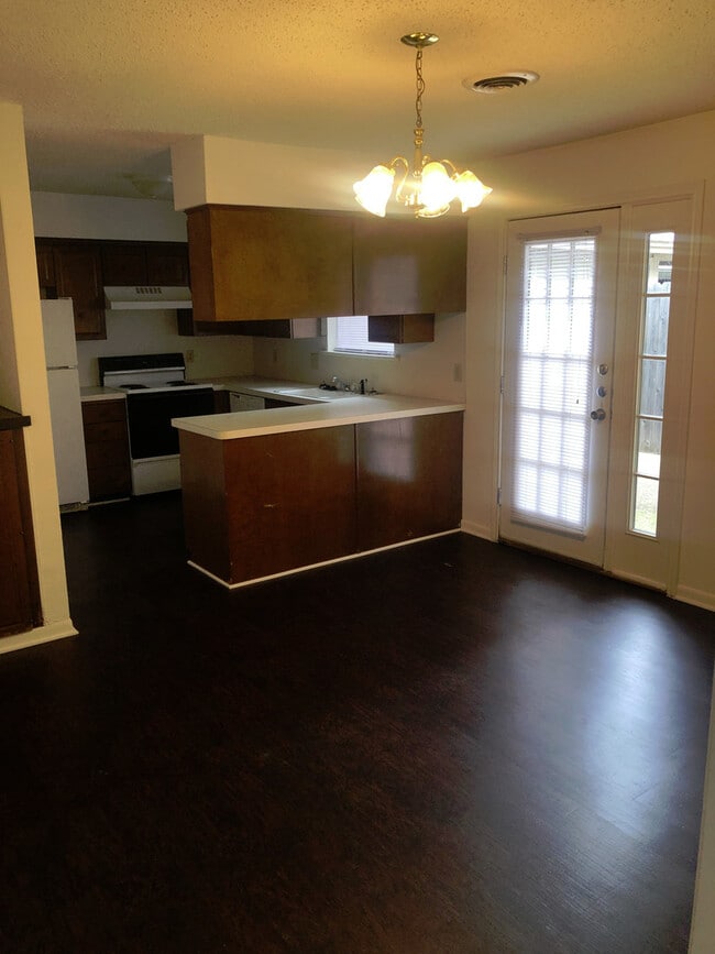 Building Photo - 6809 Alford Dr