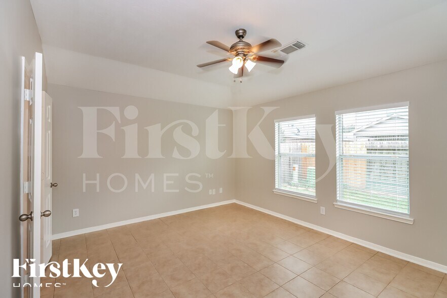 Building Photo - 2726 Lakecrest Way Dr