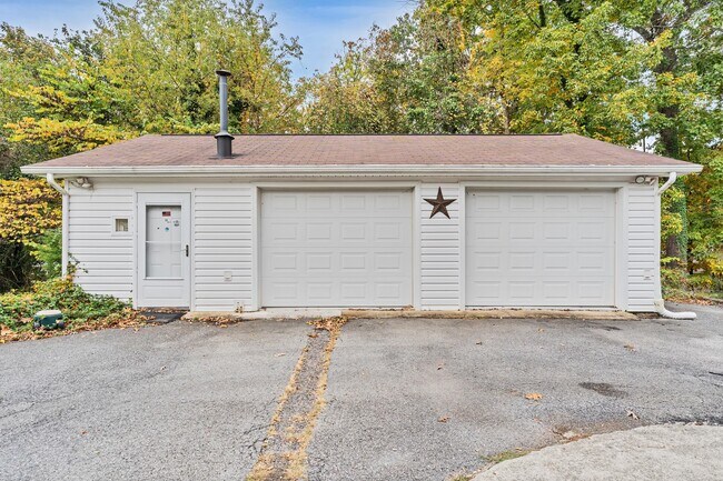 Building Photo - 6734 McKinney St