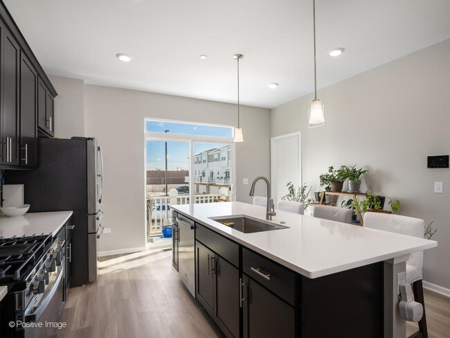 Building Photo - 1080 Bogart St