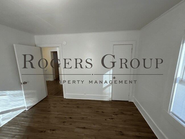 Building Photo - 836 Lamb St