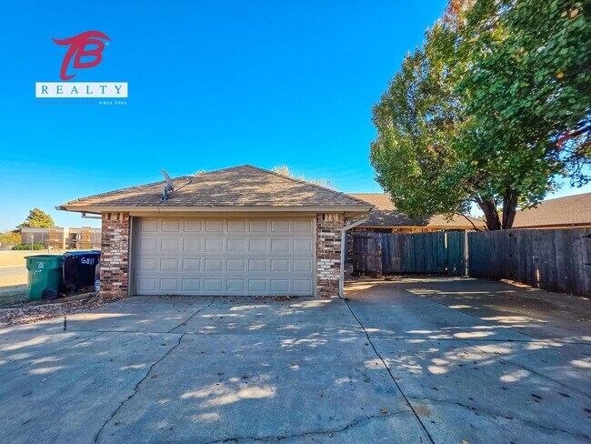 Building Photo - 6811 Lyrewood Ln