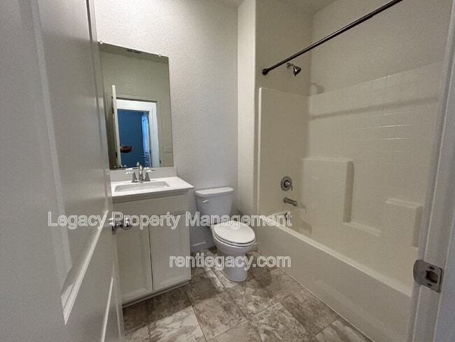 Building Photo - 3998 E Commerce Way