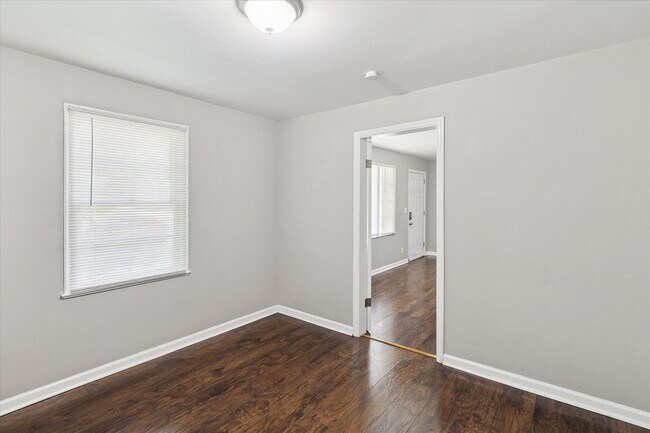 Building Photo - 1608