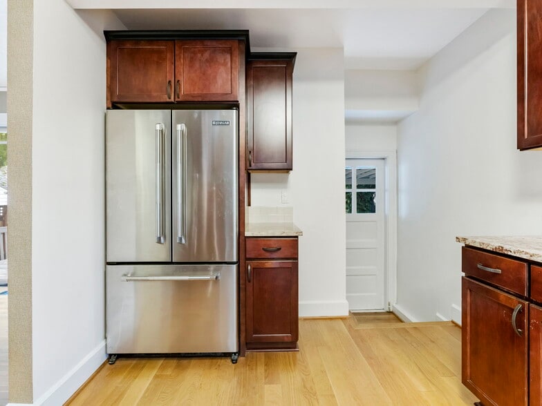 Building Photo - 2605 NE 35th Ave