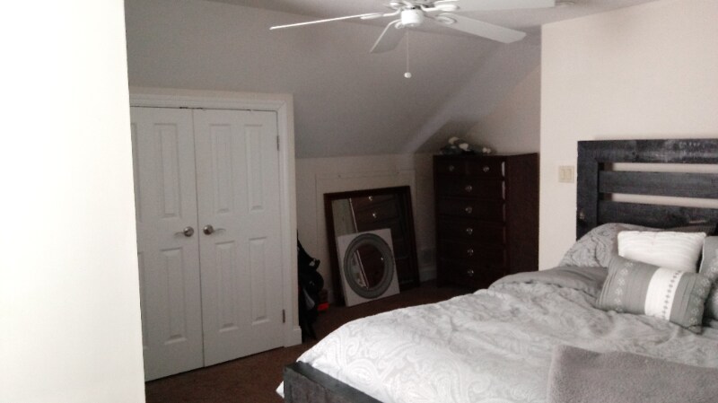 Building Photo - 152 Hallock St