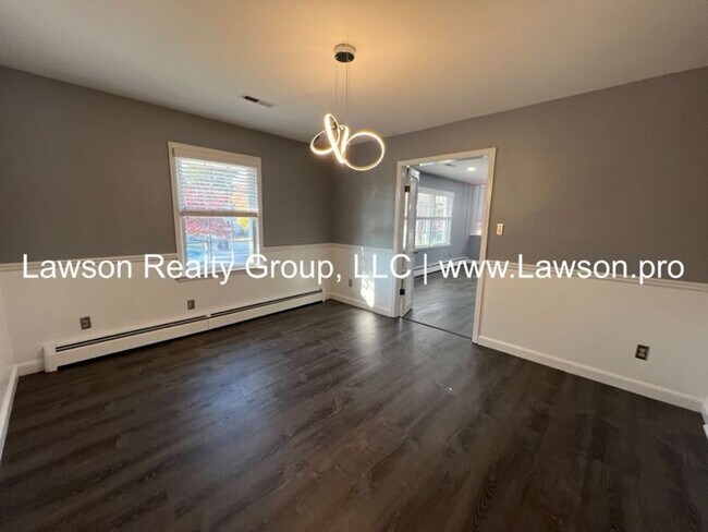 Building Photo - Very Nice & Spacious Home in Hidden Valley Neighborhood - Pet Friendly!