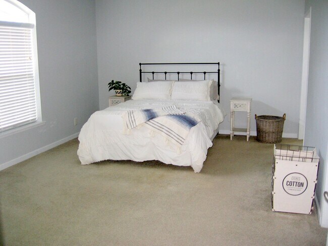 Building Photo - SMITHFIELD