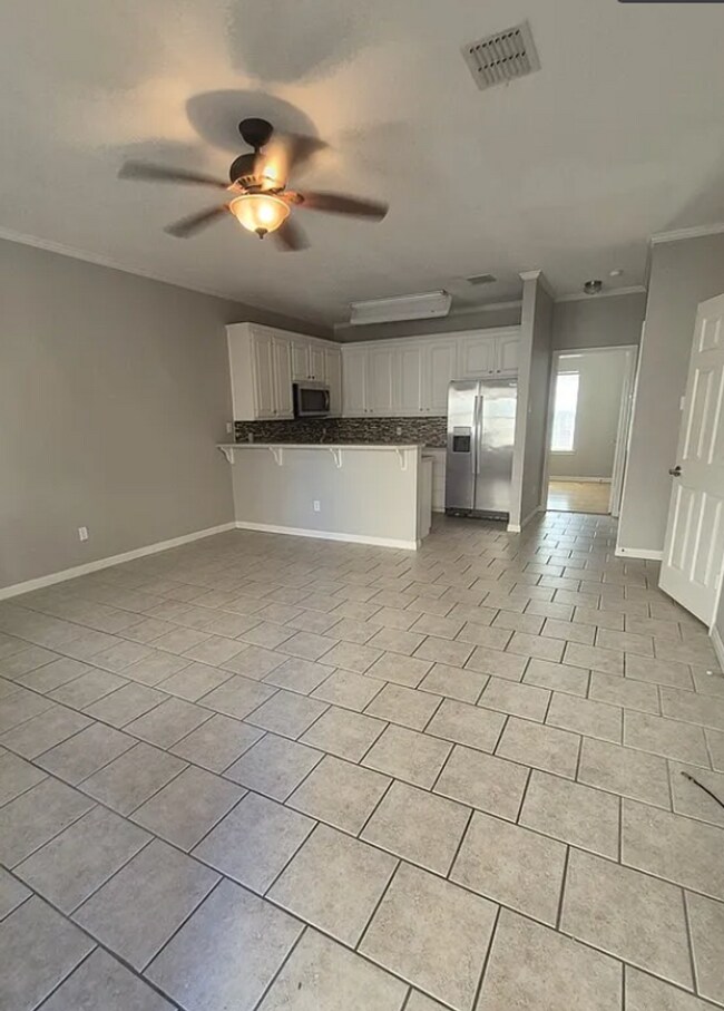 Building Photo - 3 bed 3 bath one block away from Baylor