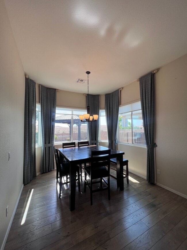 Building Photo - 2 Bedroom, 2 Bath with a Den/Office backs up to view of Hills.