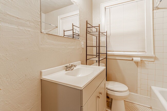 Building Photo - 1 Bed 1 Bath apartment in Okc close to Plaza District!