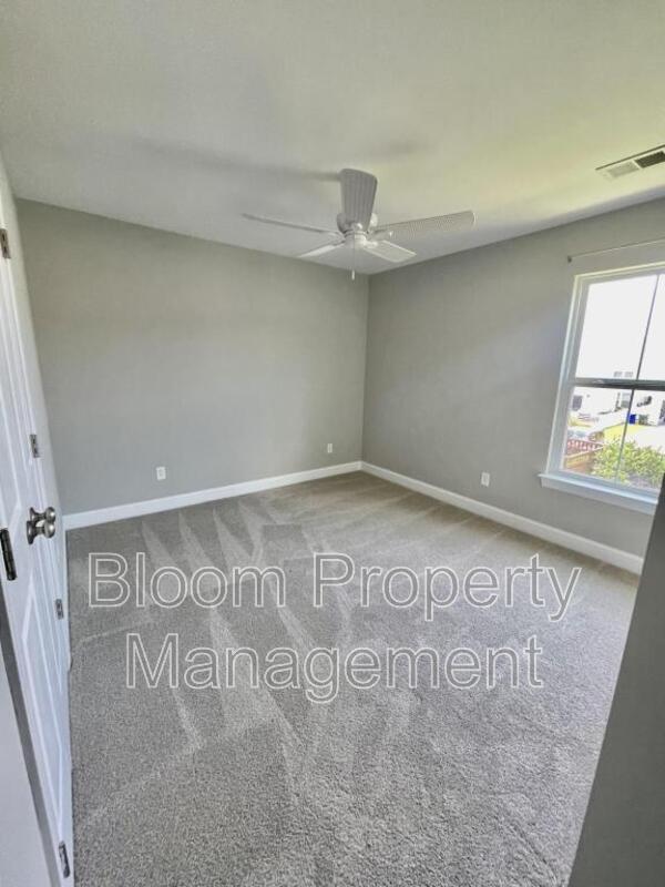Building Photo - 1711 Sparkleberry Ln
