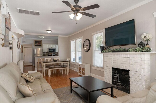 Building Photo - Live Wilder: Historic Charm Steps from Tam...