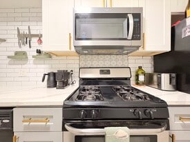 Building Photo - 5737 Hobart St