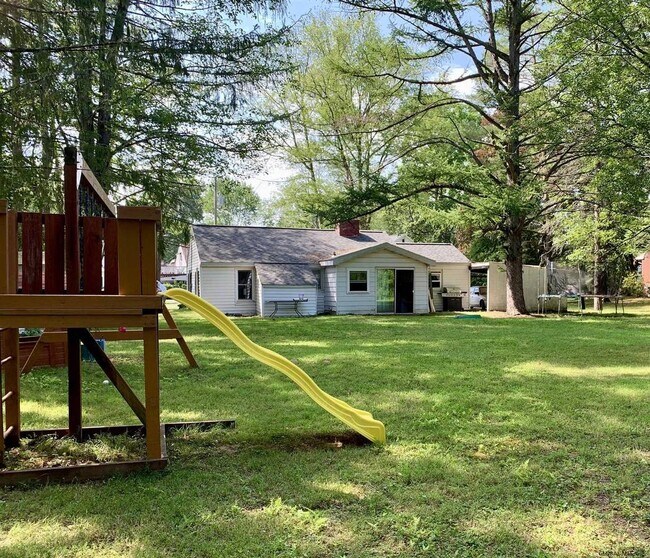 Building Photo - 934 Mohegan Rd