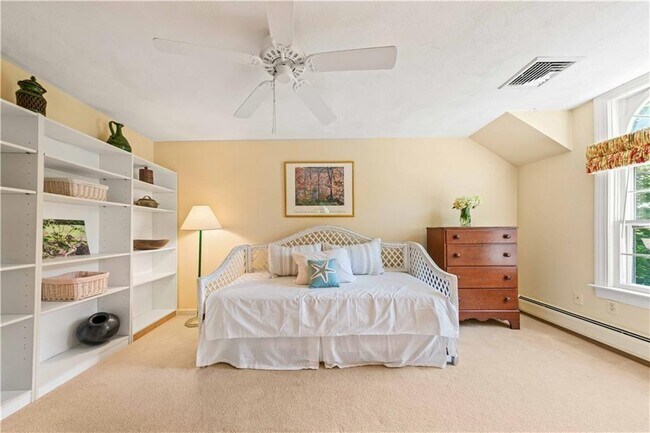 Building Photo - 141 Narragansett Ave