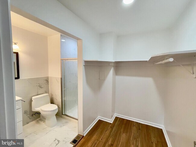 Building Photo - 1402 Mullins St