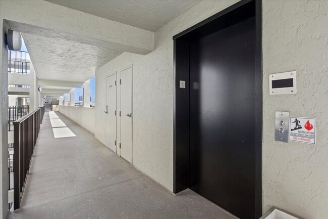 Building Photo - 2 Bedroom 2 Bath Waterview Condo (Palm Place Condominiums)