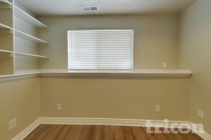 Building Photo - 5206 Midland Dr
