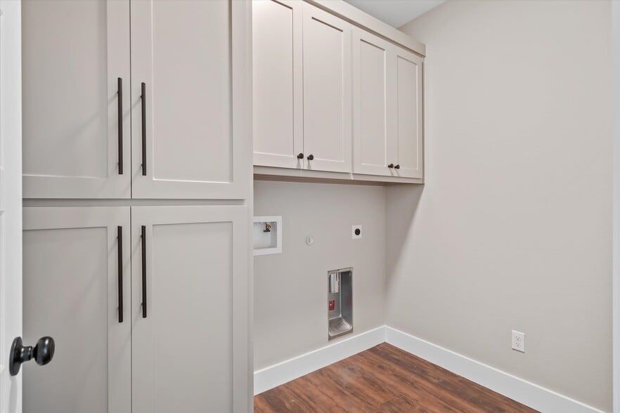 laundry room & Pantry - 27648 State Highway 64