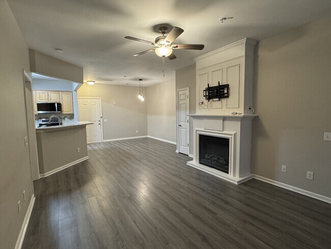 Building Photo - 14907 Santa Lucia Dr