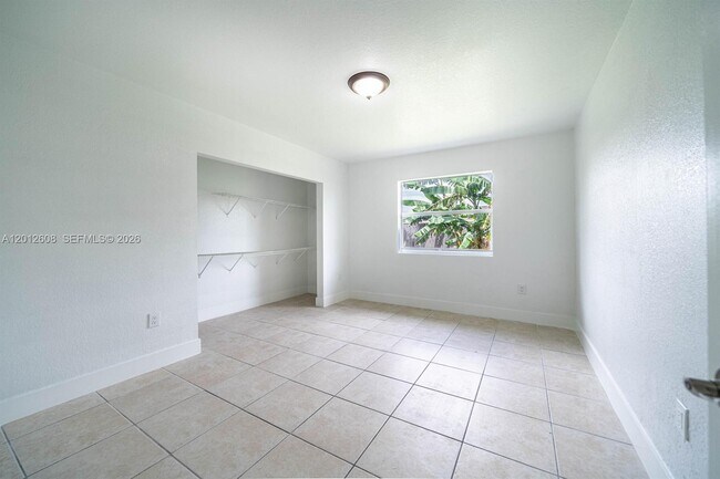 Building Photo - 705 NW 13th Terrace