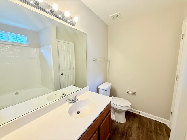 Building Photo - 1706 Oakdale Green Dr