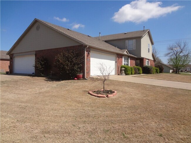 Building Photo - Updated 3-bedroom 2 bath home in Fayettevi...